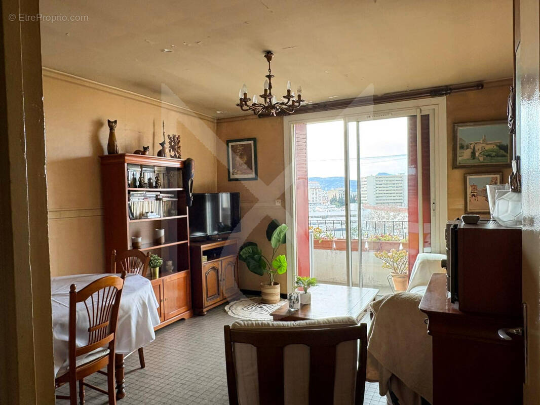 Appartement à MARSEILLE-5E