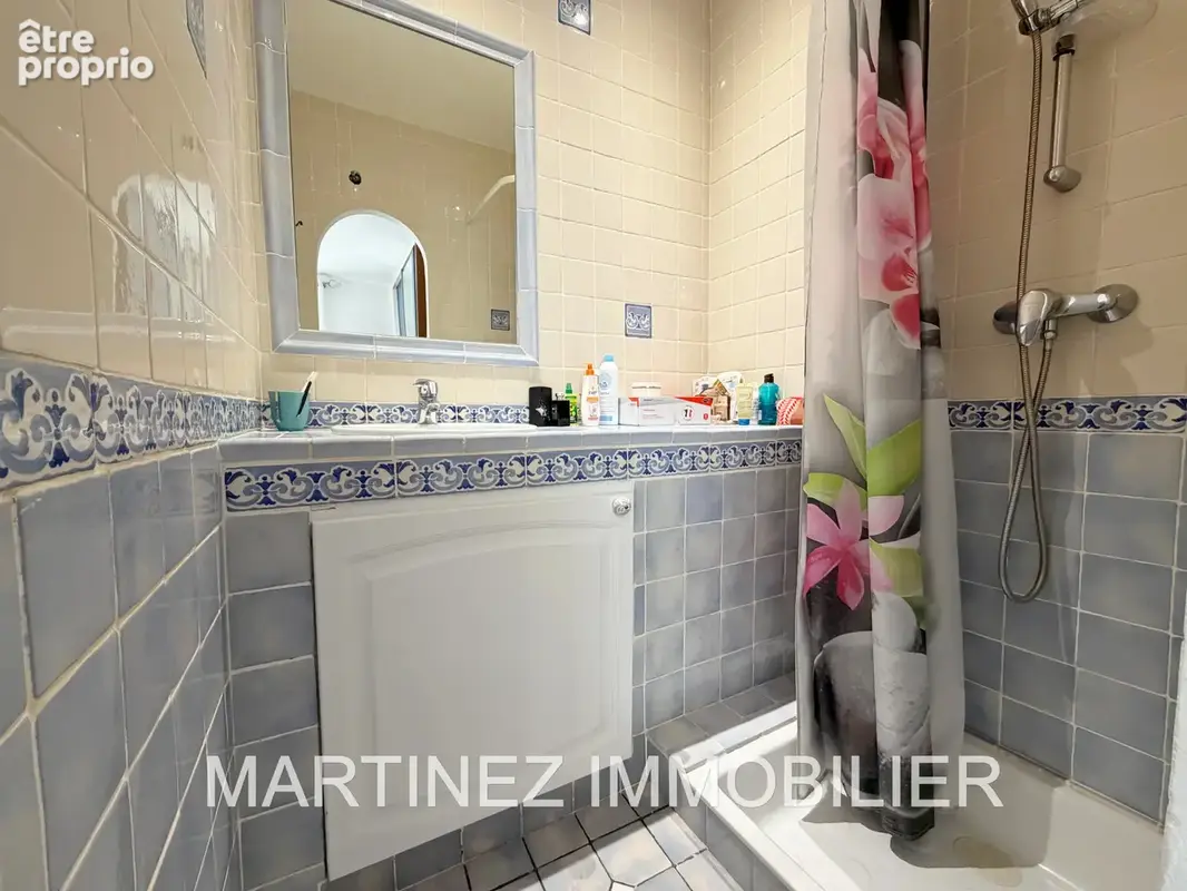 Cagnes-sur-Mer Pain de Sucre   Villa  rénovée de 236 m2 avec piscine, appartement indépendant et aperçu mer - photo 9