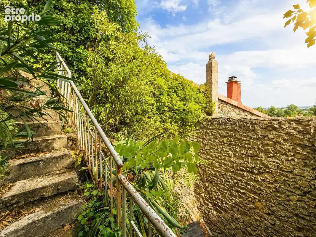 Maison de village en pierres avec annexes, jardin et cour intérieure à SAINT-PIERRE-DE-BOEUF - photo 14