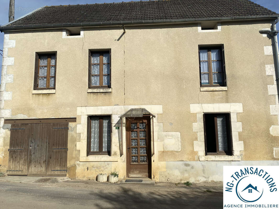 Maison à COULANGERON