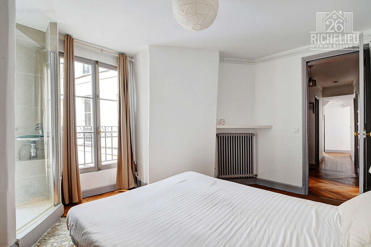 Appartement à PARIS-1E