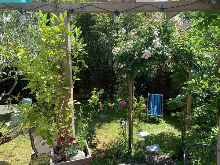 Appartement à MARNES-LA-COQUETTE