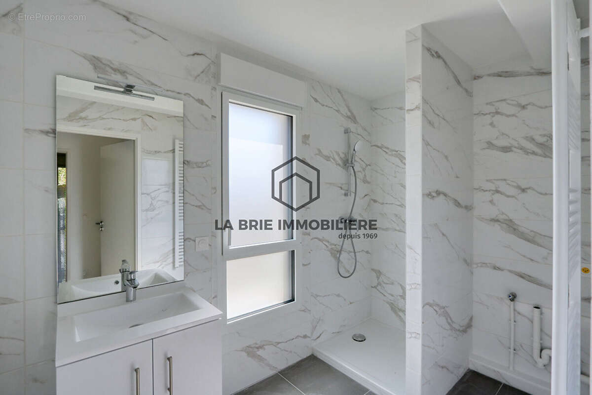 Appartement à RUBELLES