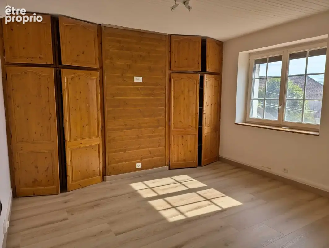chambre maison rénovée au Sud d\'Auxerre