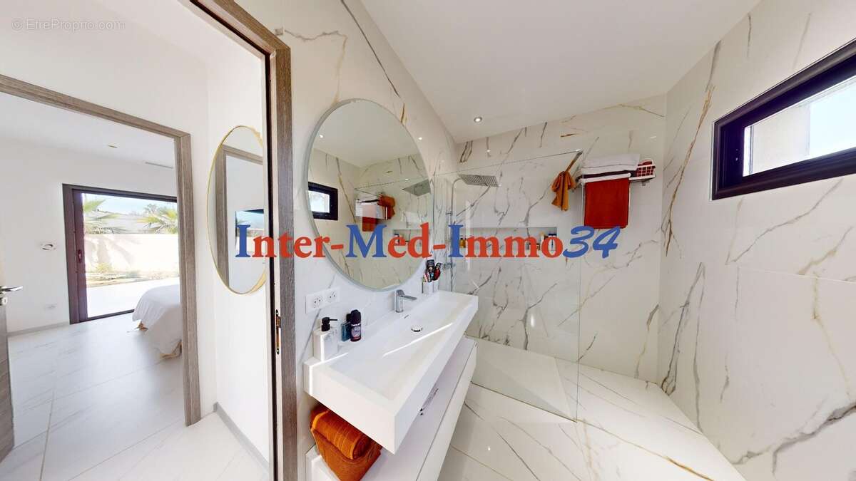 A Vendre Le Cap d'Agde 34300 Magnifique Villa contemporaine de 5 pièces avec piscine et garage sur 676m² de terrain - photo 8