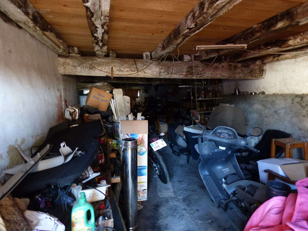 Maison à SAINT-TRIVIER-DE-COURTES