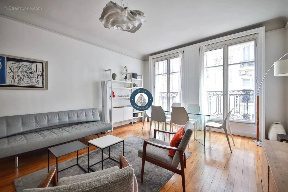 Appartement à PARIS-16E