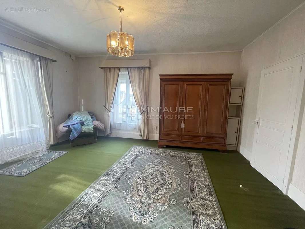 Maison à MARIGNY-LE-CHATEL