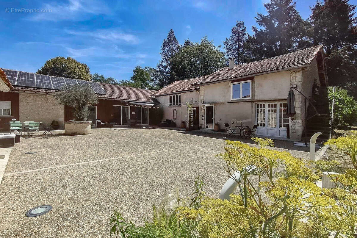 Propriété de trois maisons au calme - photo 10