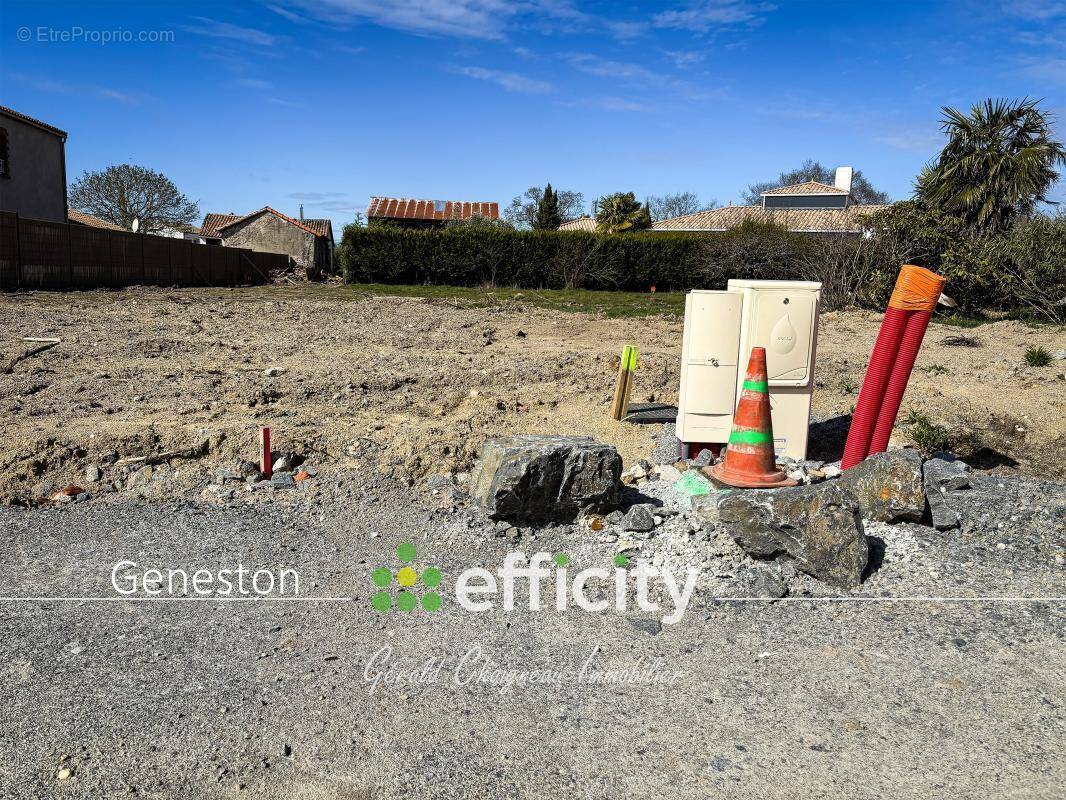 Terrain à GENESTON