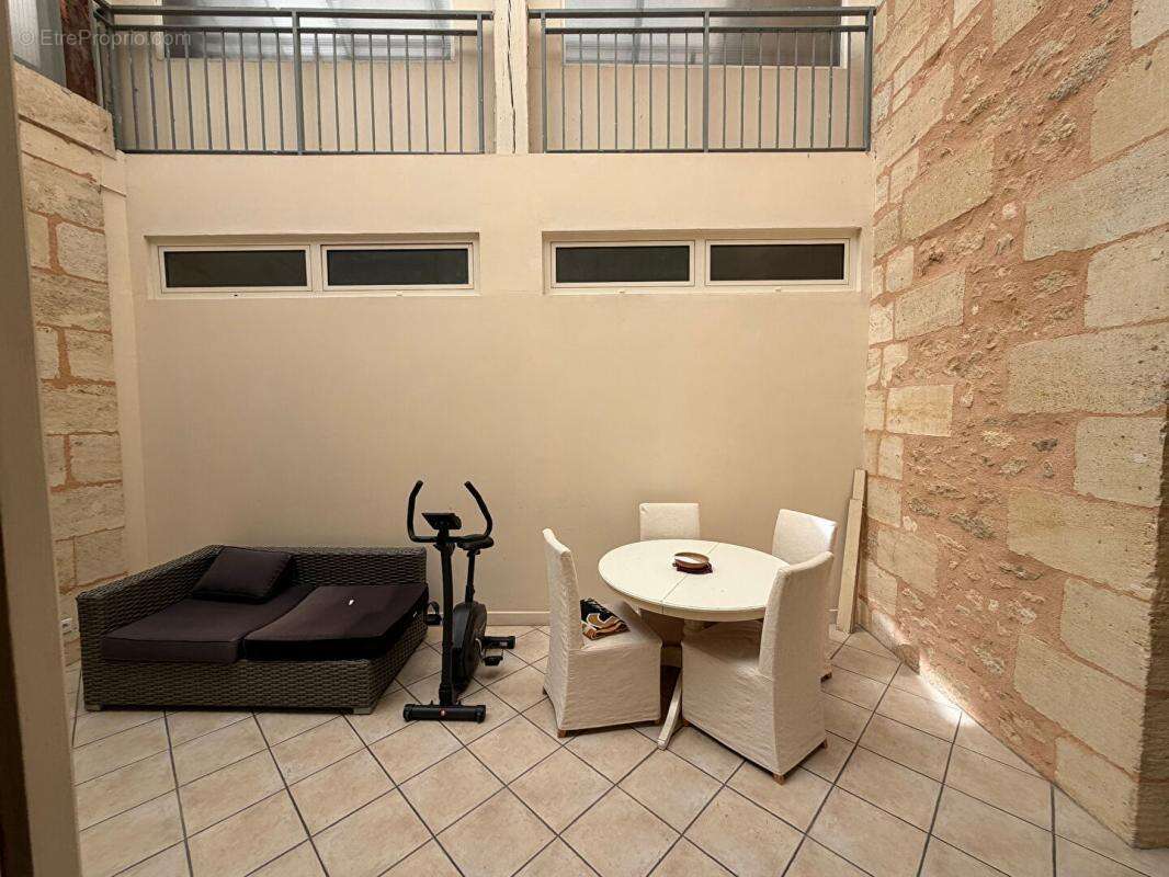 A Blaye Appartement de 114 m2 de caractère du XIX siècle avec locataire en place - photo 10