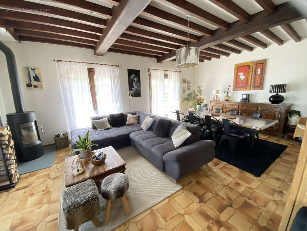 Maison à OUCHES