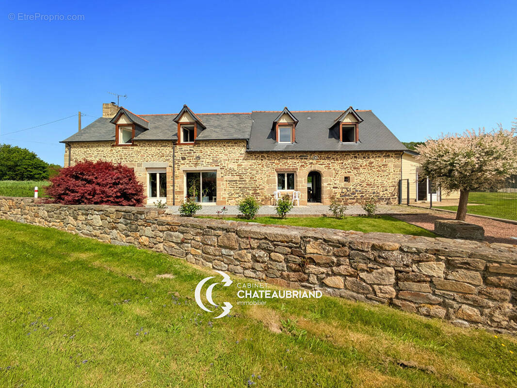 Maison à COMBOURG