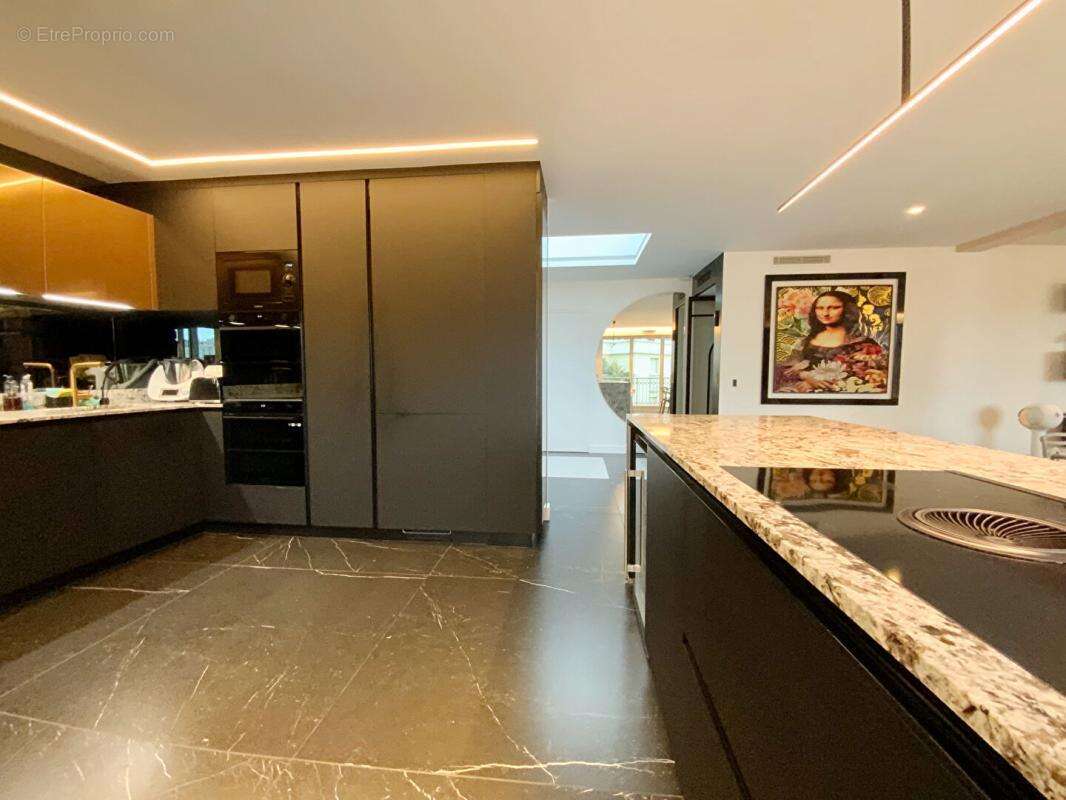 Appartement à LEVALLOIS-PERRET