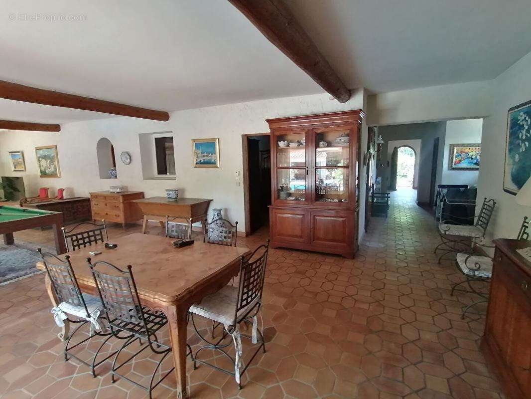 Maison à SAINT-CYR-SUR-MER