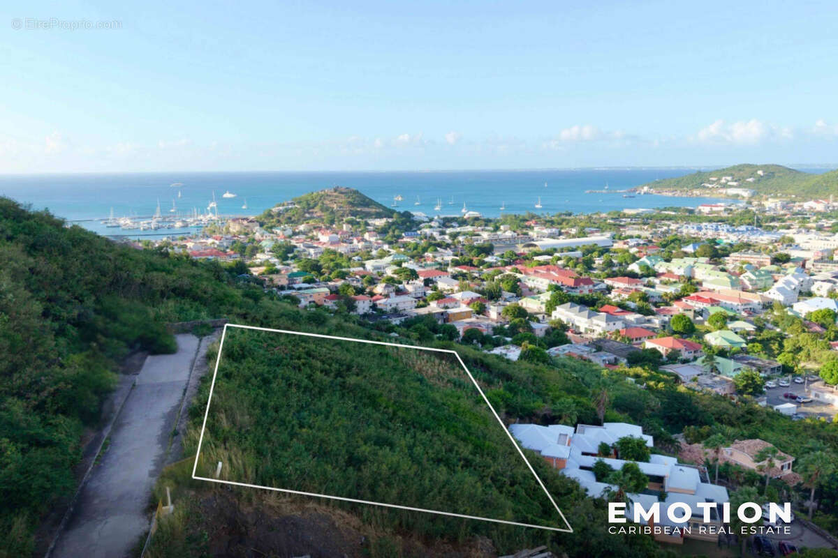 Terrain à SAINT-MARTIN