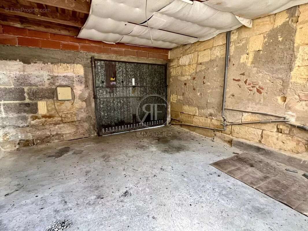 Maison à PETIT-PALAIS-ET-CORNEMPS