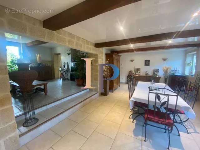 Maison à POUILLY-SOUS-CHARLIEU