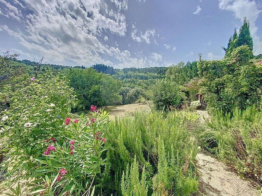 Maison à SAINT-GERMAIN-DE-CALBERTE
