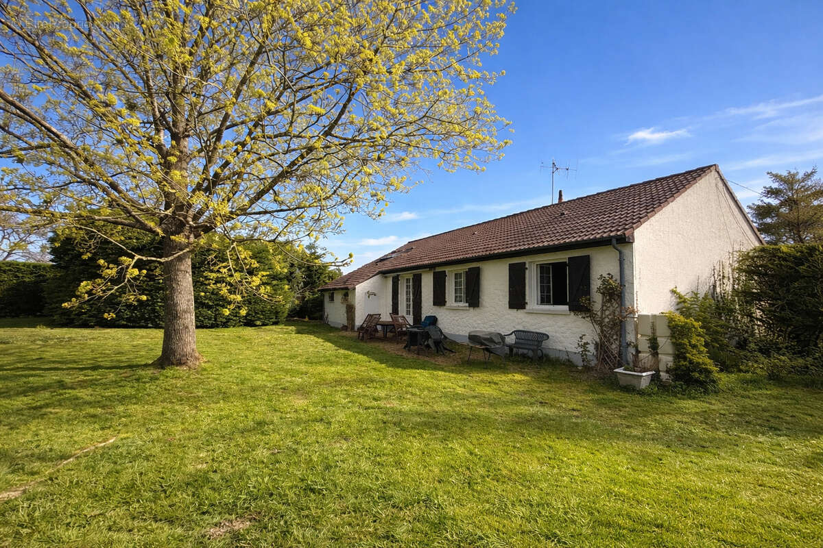 Maison à AZAY-SUR-CHER