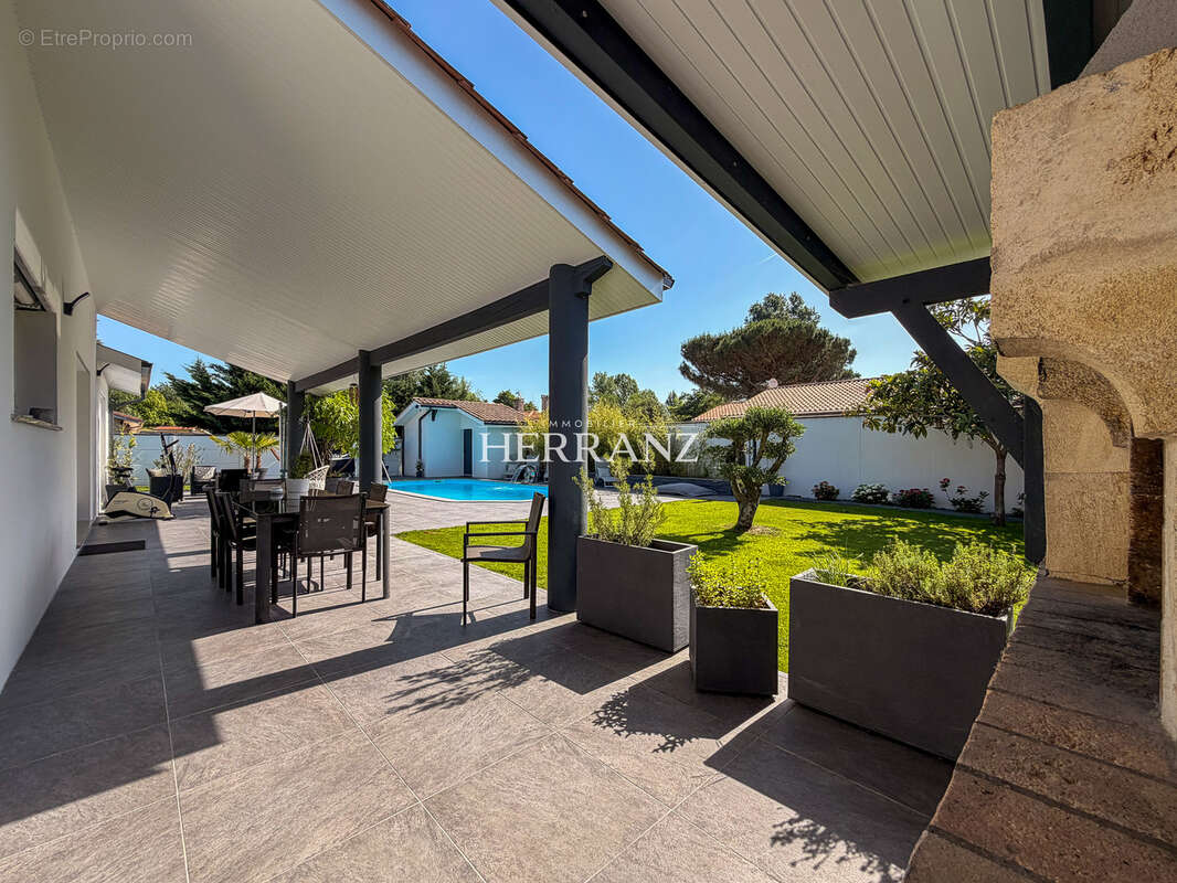 Villenave-d'Ornon   Élégante maison contemporaine de 150 m2 avec piscine et jardin paysagé - photo 11