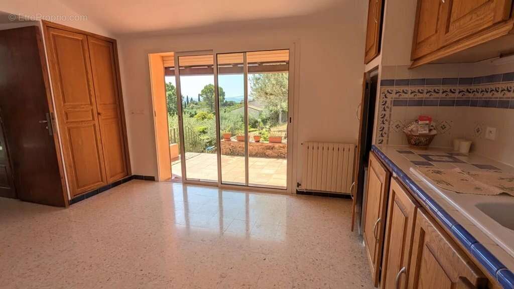TB Villa traditionnelle avec garage et vue - photo 6