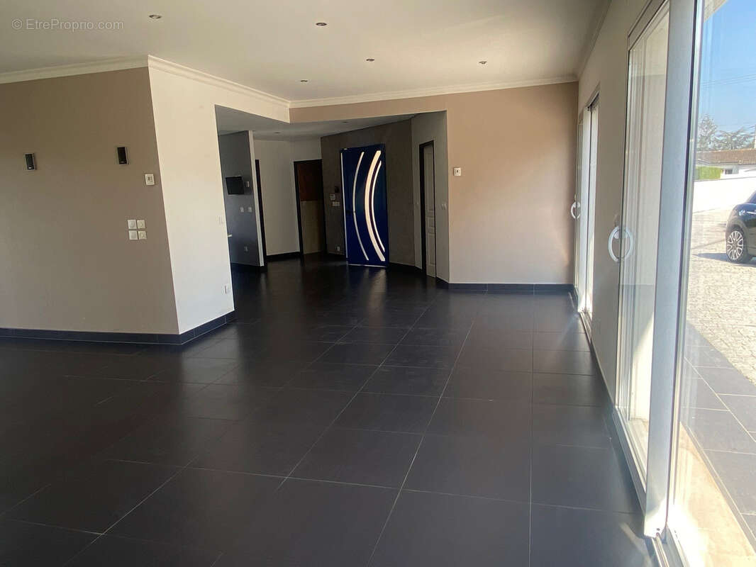 Maison à AMBARES-ET-LAGRAVE