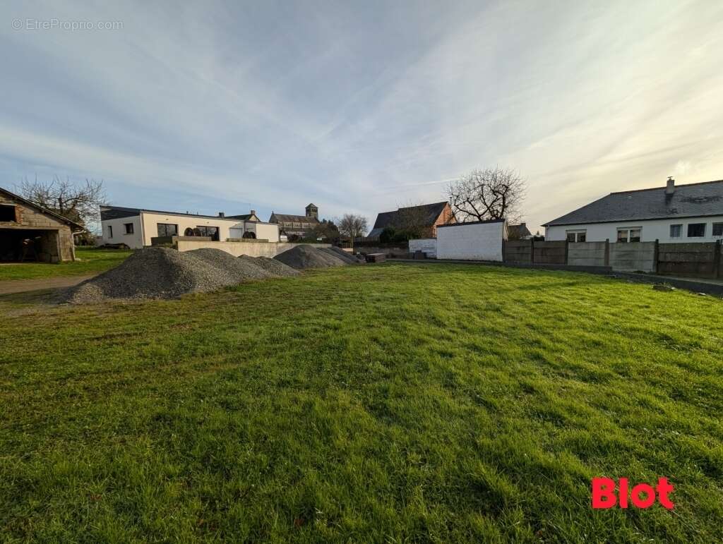 Terrain à SAULNIERES