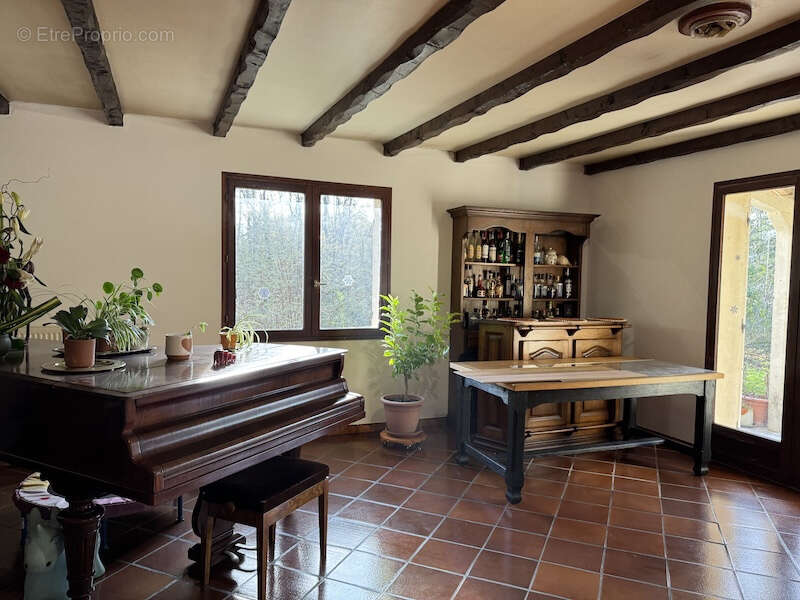 Maison à SAINT-PIERRE-DU-PALAIS