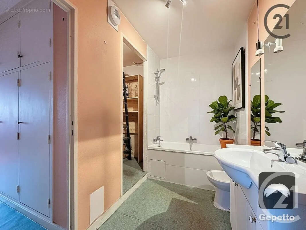 Appartement à COMBS-LA-VILLE