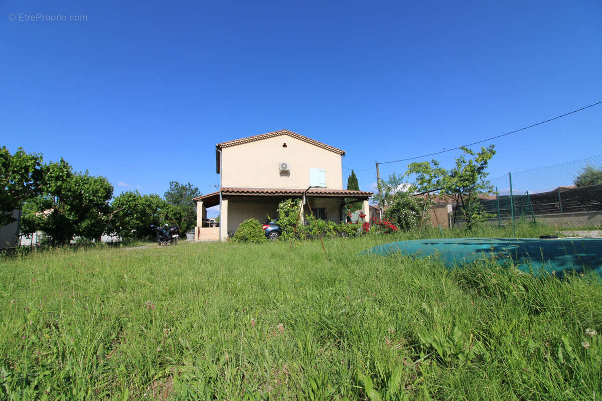 Maison à SAINT-JULIEN-LES-ROSIERS