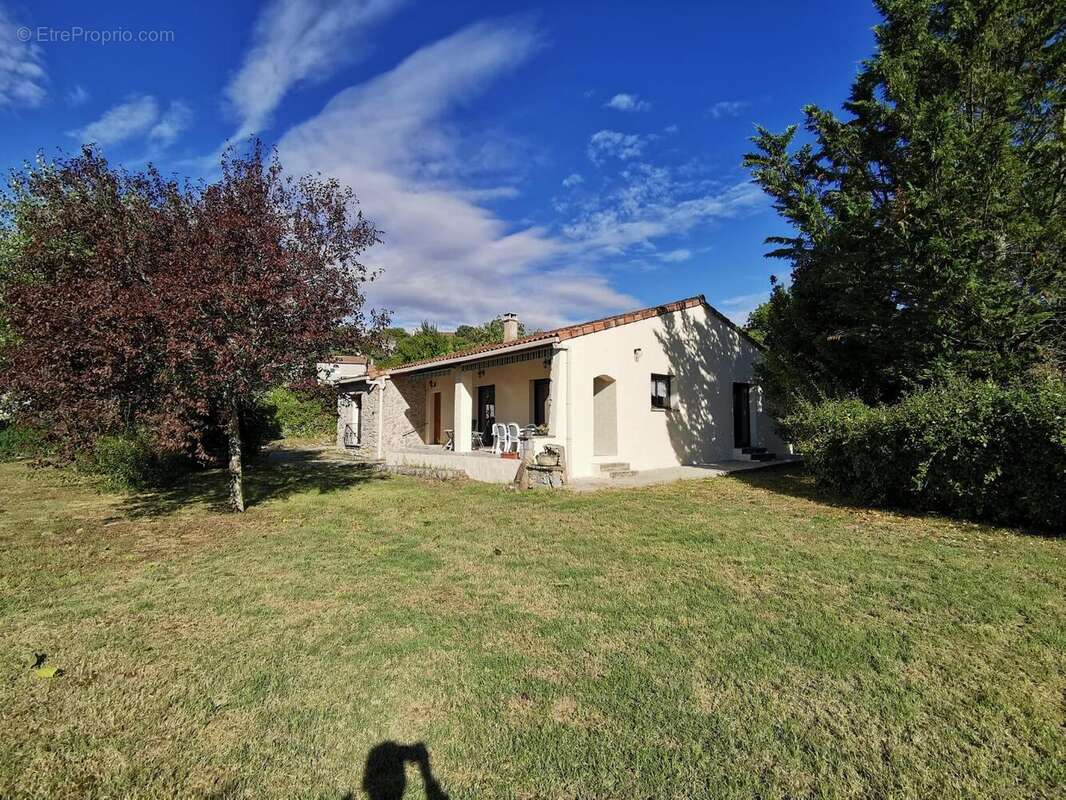   - Maison à CHAUZON