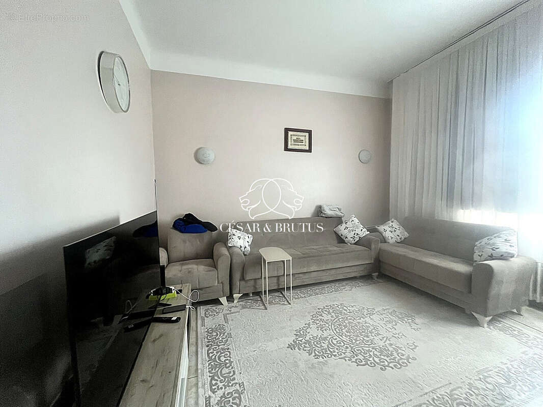 Appartement 415 m² à Roussillon  - photo 5