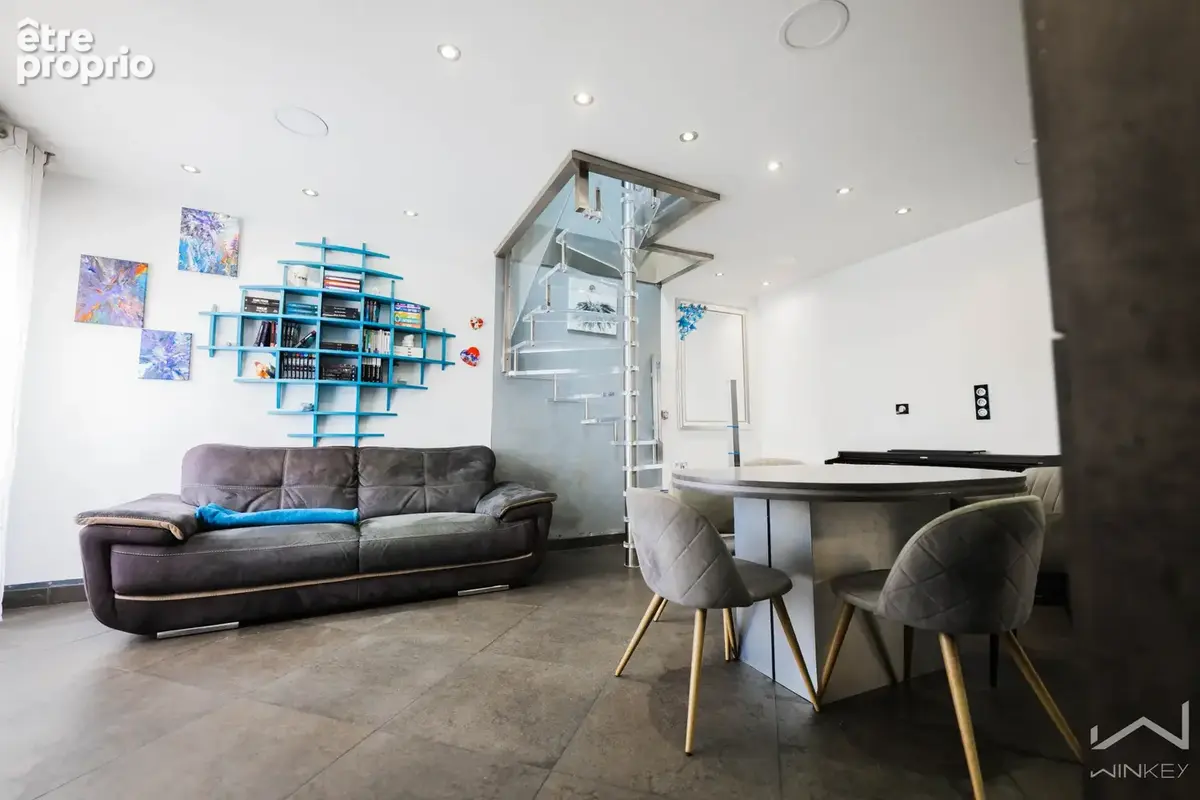 Duplex en dernier étage avec climatisation et fort potentiel - photo 3