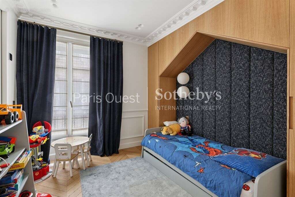 Appartement à NEUILLY-SUR-SEINE