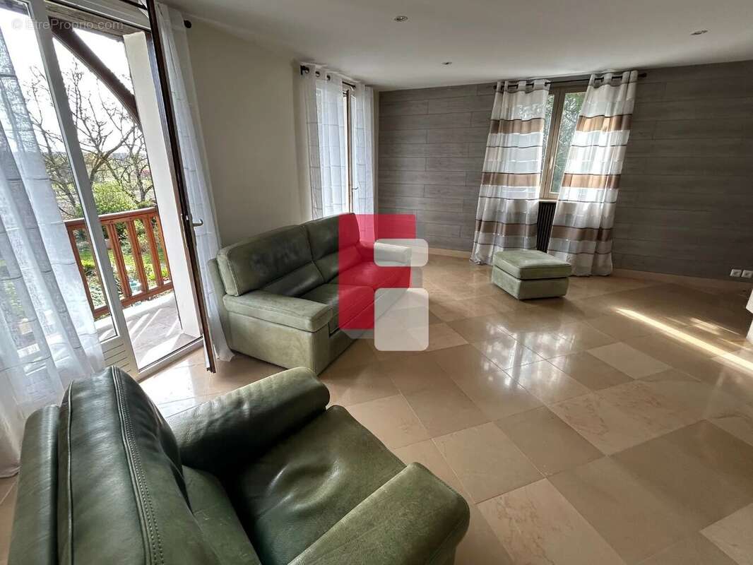 Maison à SAINT-PHAL