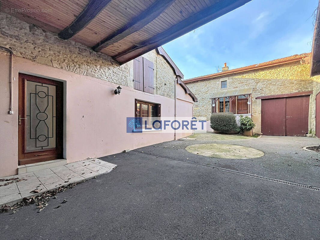 Maison à MORANCOURT