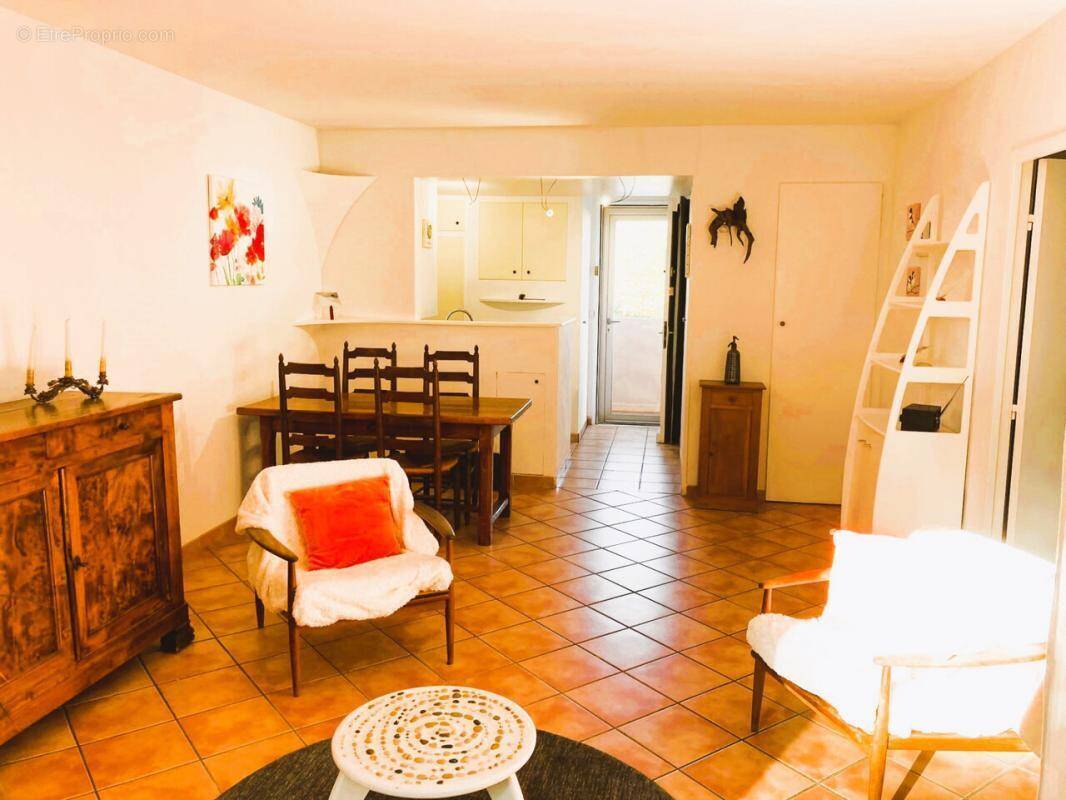 Appartement à SIX-FOURS-LES-PLAGES