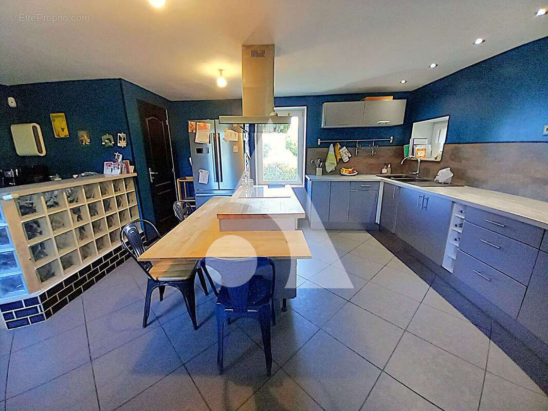 Maison à PONT-SUR-SAMBRE