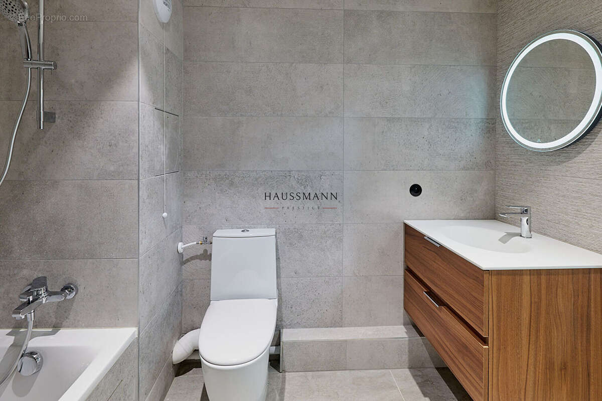 Appartement à PARIS-17E