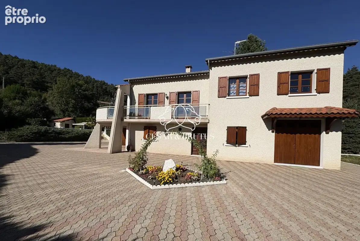 Maison 7 pièces 180 m² à vendre à Saint-Germain-Laprade (43700) - photo 1