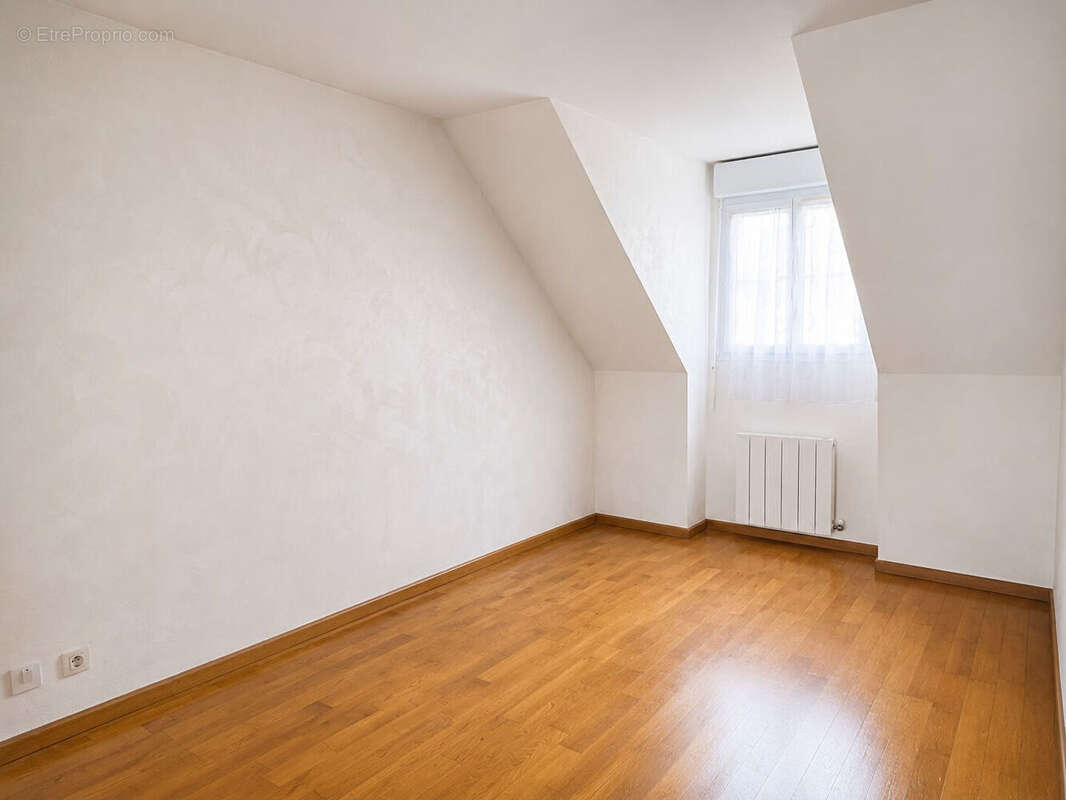 Maison à BAILLY-ROMAINVILLIERS