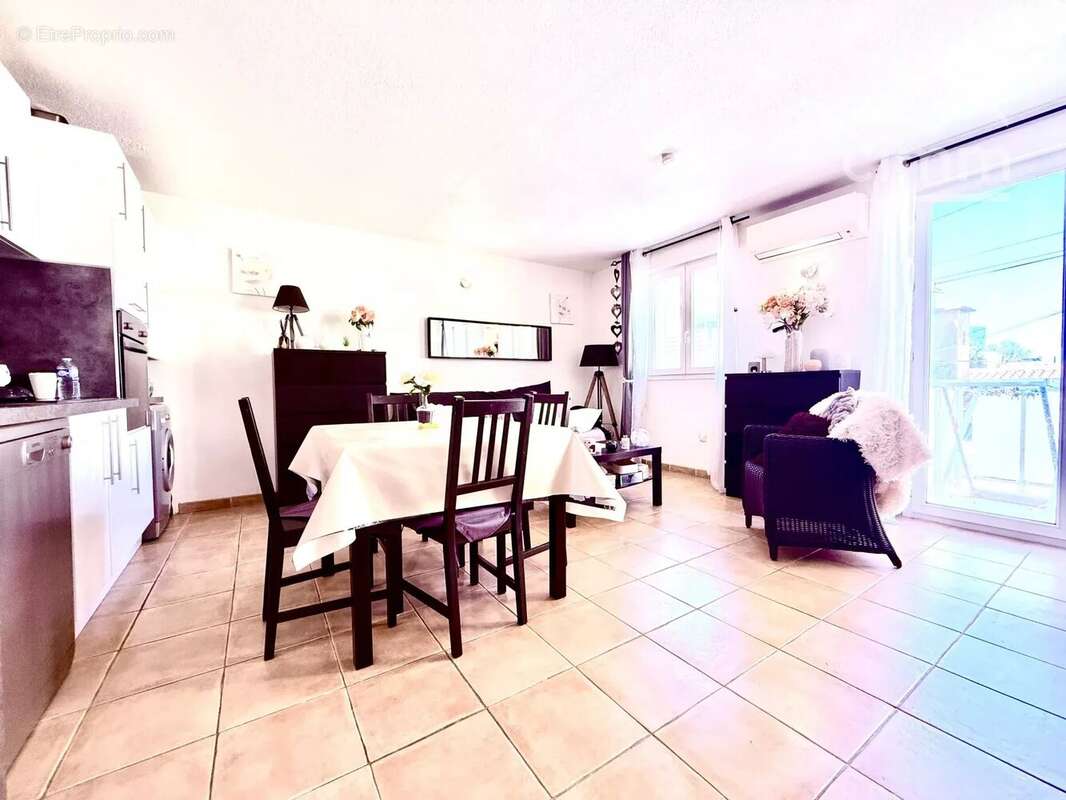 Appartement à PORT-SAINT-LOUIS-DU-RHONE