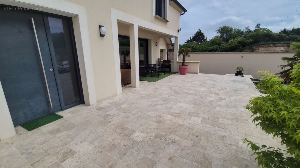 Maison à SAINTE-GEMME-MORONVAL