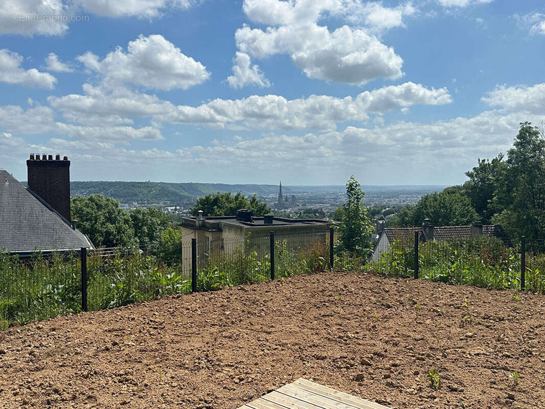 Appartement à MONT-SAINT-AIGNAN