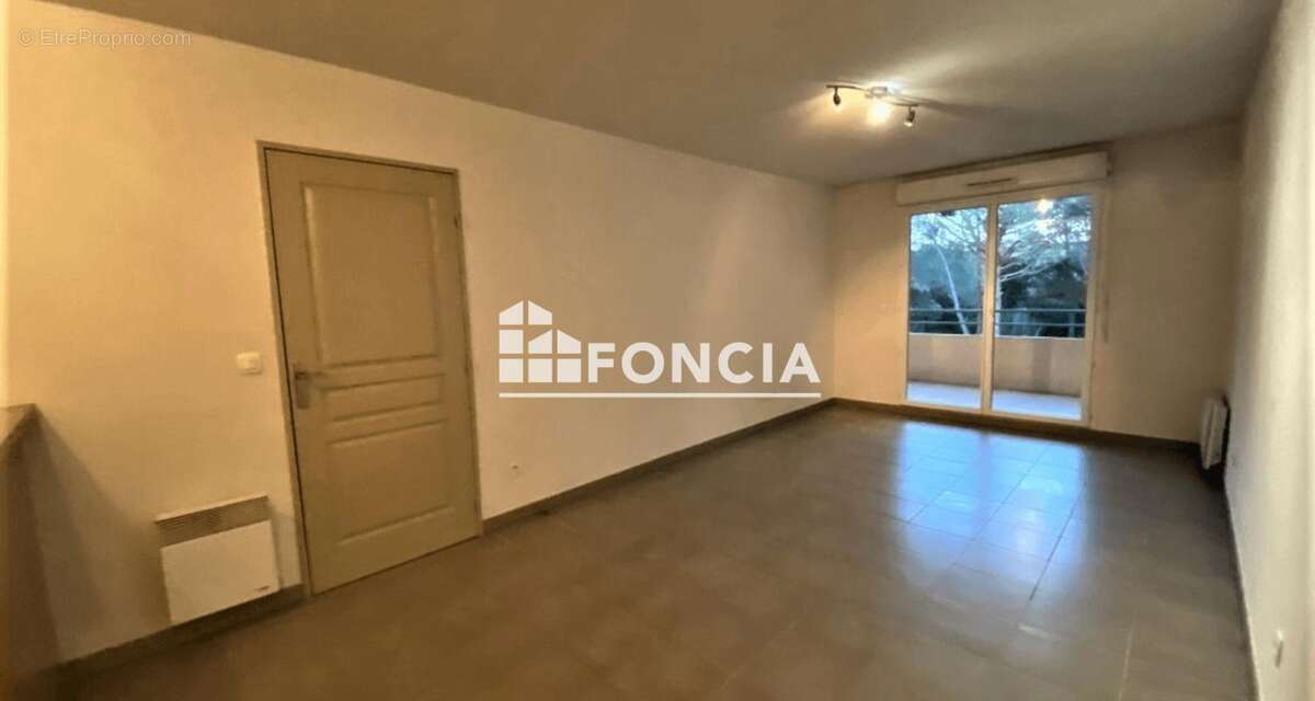 Appartement à ROQUEBRUNE-SUR-ARGENS