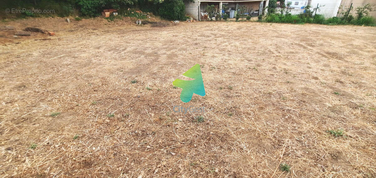 Terrain constructible 584 m2 vinassan - photo 3