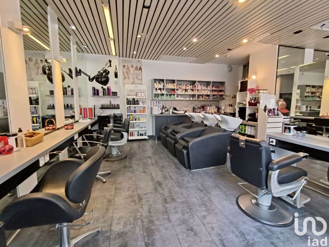Photo 2 - Commerce à COURBEVOIE