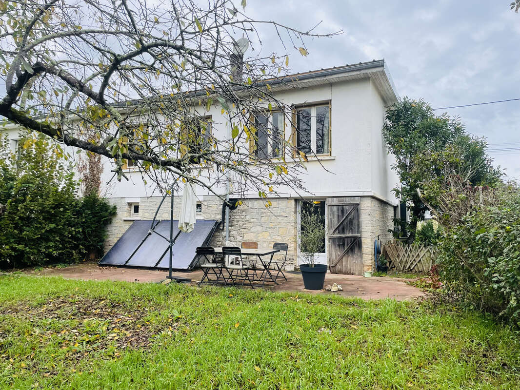 Maison à SAINT-PANTALEON-DE-LARCHE