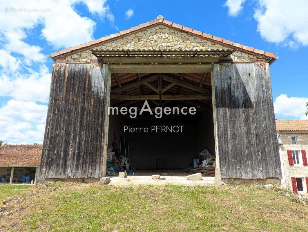 Grande propriété en Pierre avec dépendances - photo 5